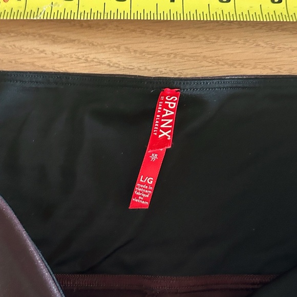 5/$20🎉 SPANX Burgundy Faux Leather Leggings Large - Picture 9 of 10